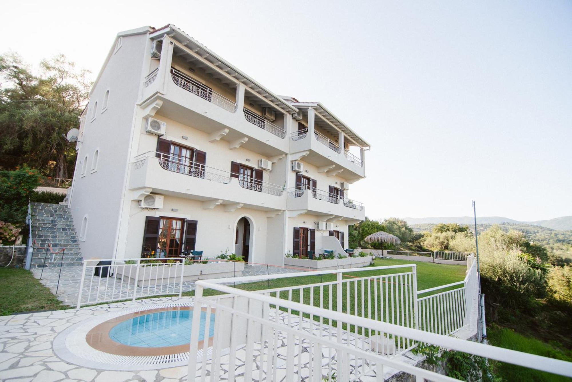 Giorgos Apartments Dassia  Bagian luar foto